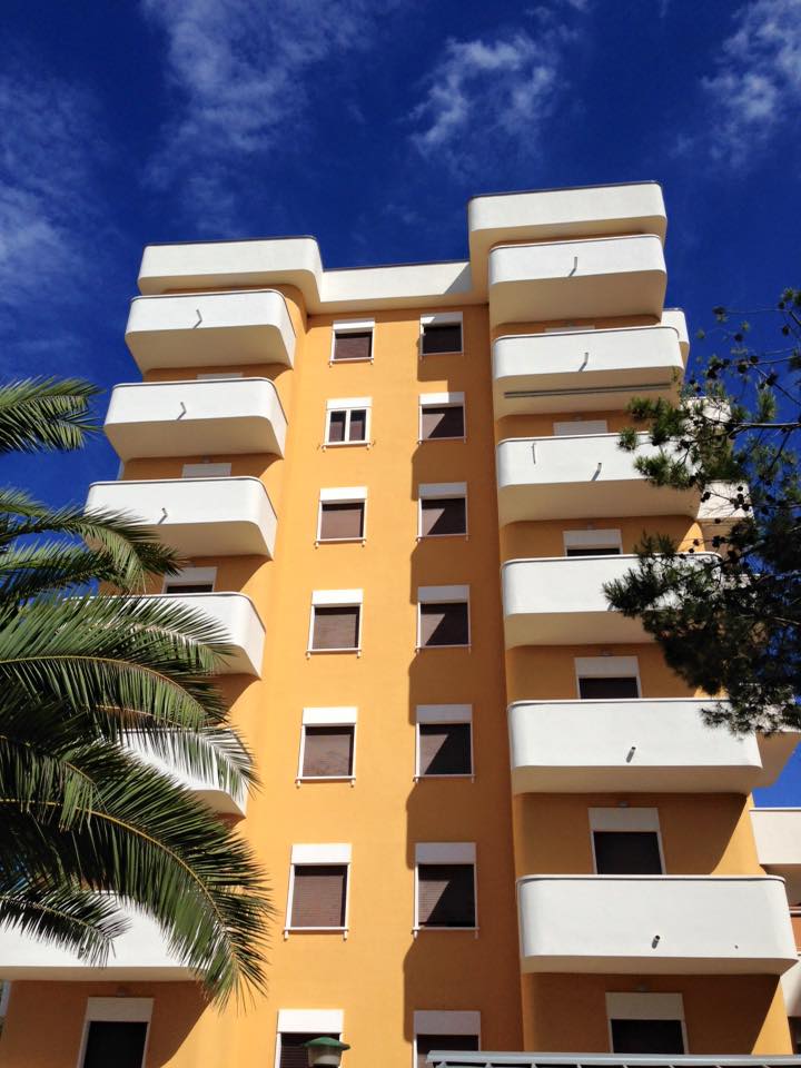 Condominio residenziale dopo lavori di manutenzione