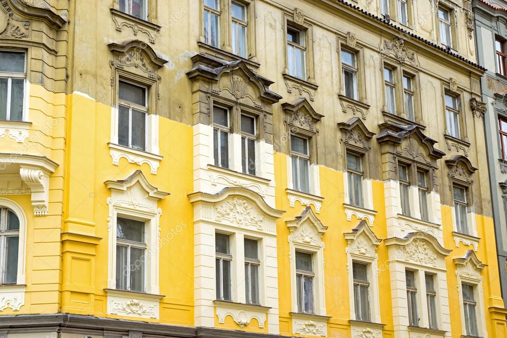 Facciata rinnovata di edificio residenziale